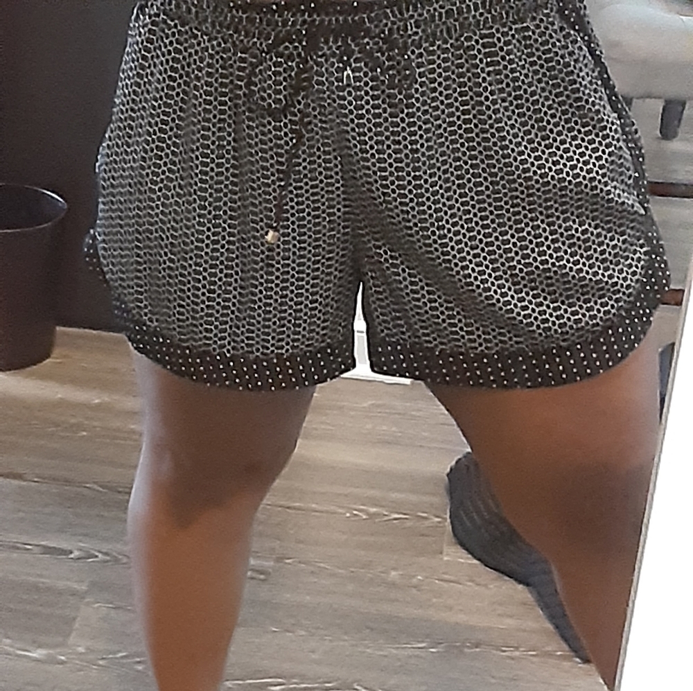 Shorts - Picture 2 of 4
